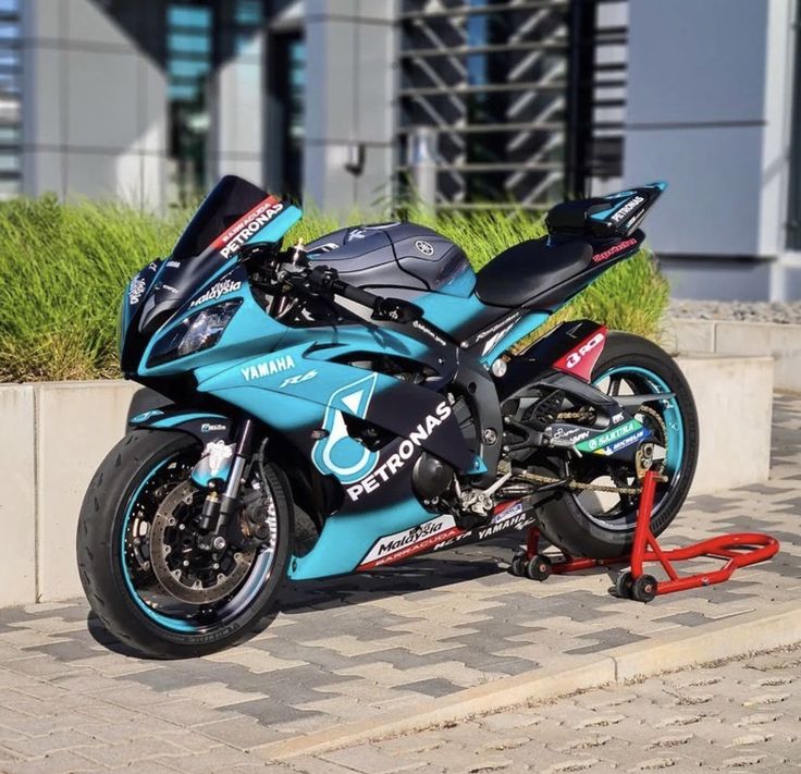 2021-2024 Yamaha YZF-R7 Petronas Fairing Kit